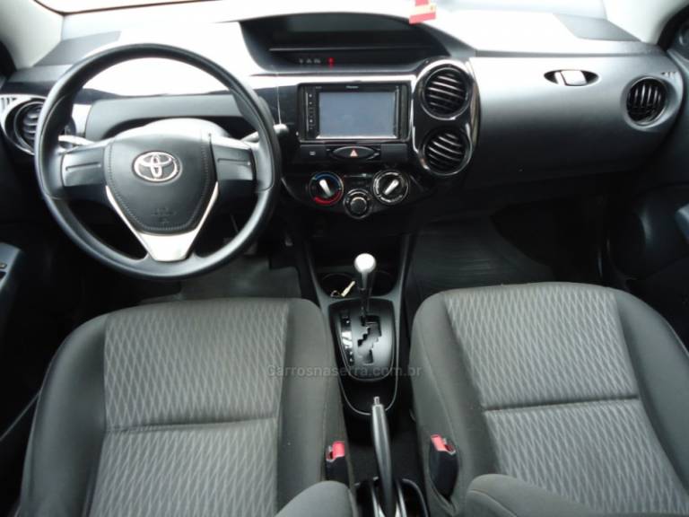 TOYOTA - ETIOS 1.5 X PLUS 16V FLEX 4P AUTOMÁTICO - 2018/2019 - Branca - R$ 64.923,00