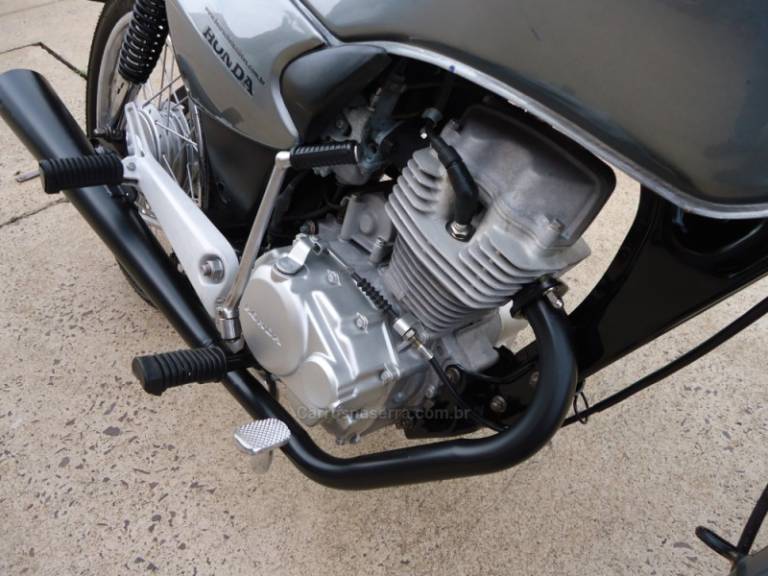HONDA - CG 125 TITAN ES - 2001/2001 - Prata - R$ 7.800,00