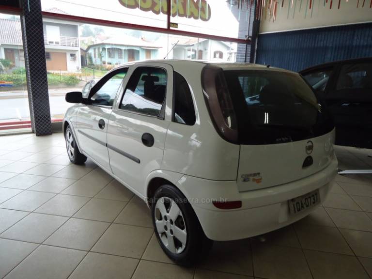CHEVROLET - CORSA 1.0 MPFI MAXX 8V FLEX 4P MANUAL - 2009/2009 - Branca - R$ 27.823,00