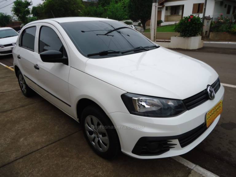 VOLKSWAGEN - GOL 1.0 TEC 8V FLEX 4P MANUAL - 2018/2018 - Branca - R$ 45.823,00
