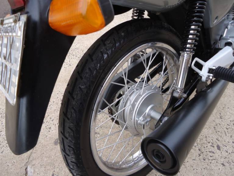 HONDA - CG 125 TITAN ES - 2001/2001 - Prata - R$ 7.800,00