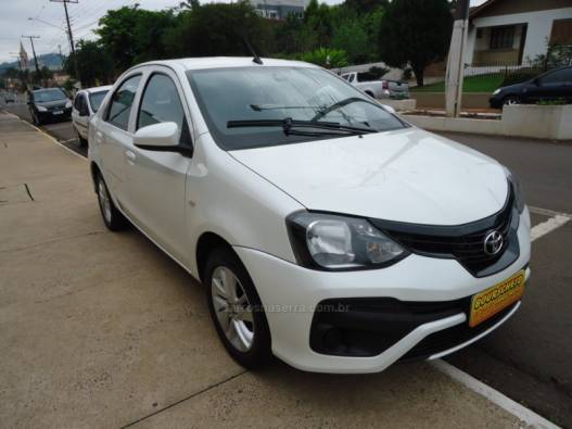 TOYOTA - ETIOS 1.5 X PLUS 16V FLEX 4P AUTOMÁTICO - 2018/2019 - Branca - R$ 64.923,00