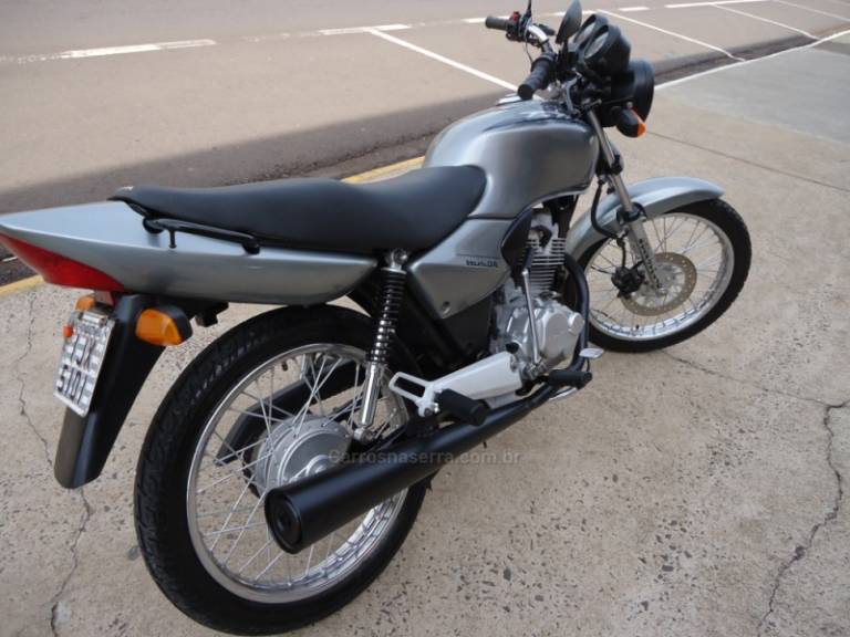 HONDA - CG 125 TITAN ES - 2001/2001 - Prata - R$ 7.800,00
