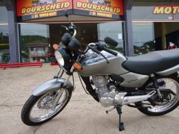 HONDA - CG 125 TITAN ES - 2001/2001 - Prata - R$ 7.800,00