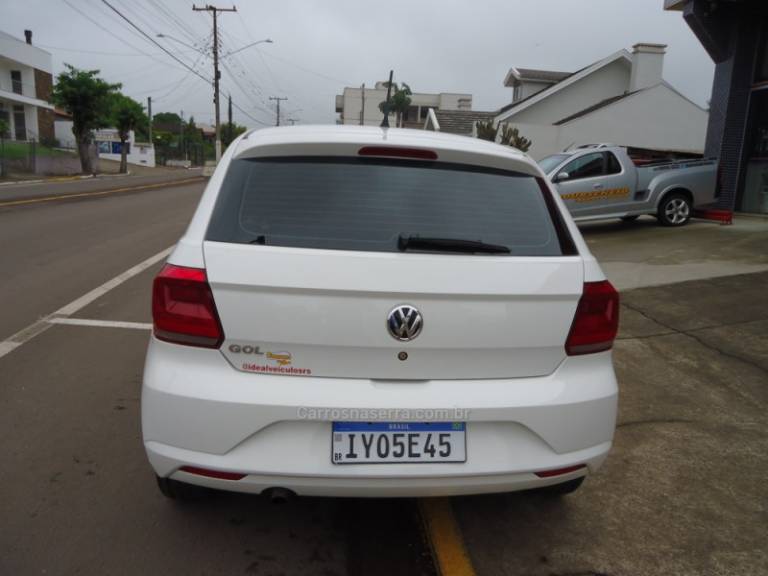 VOLKSWAGEN - GOL 1.0 TEC 8V FLEX 4P MANUAL - 2018/2018 - Branca - R$ 45.823,00