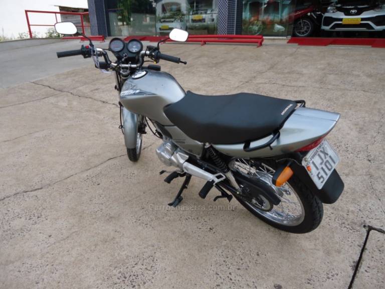 HONDA - CG 125 TITAN ES - 2001/2001 - Prata - R$ 7.800,00