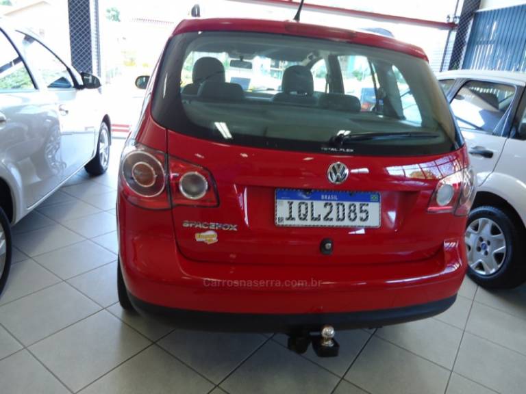 VOLKSWAGEN - SPACEFOX 1.6 MSI TRENDLINE 8V FLEX 4P MANUAL - 2010/2010 - Vermelha - R$ 35.823,00