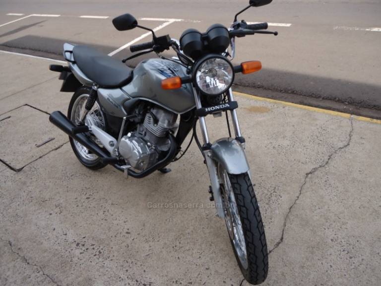 HONDA - CG 125 TITAN ES - 2001/2001 - Prata - R$ 7.800,00